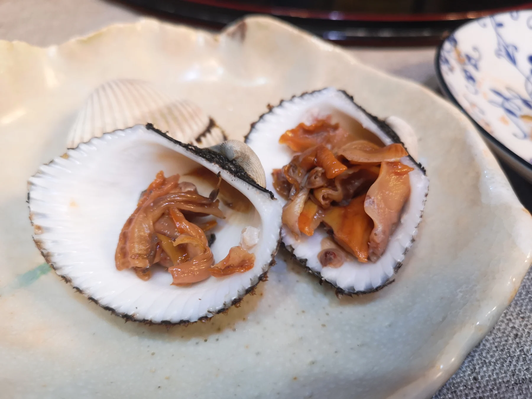 東京湾で採ったサルボウガイを刺身で食べたら、ほぼ赤貝で美味だった