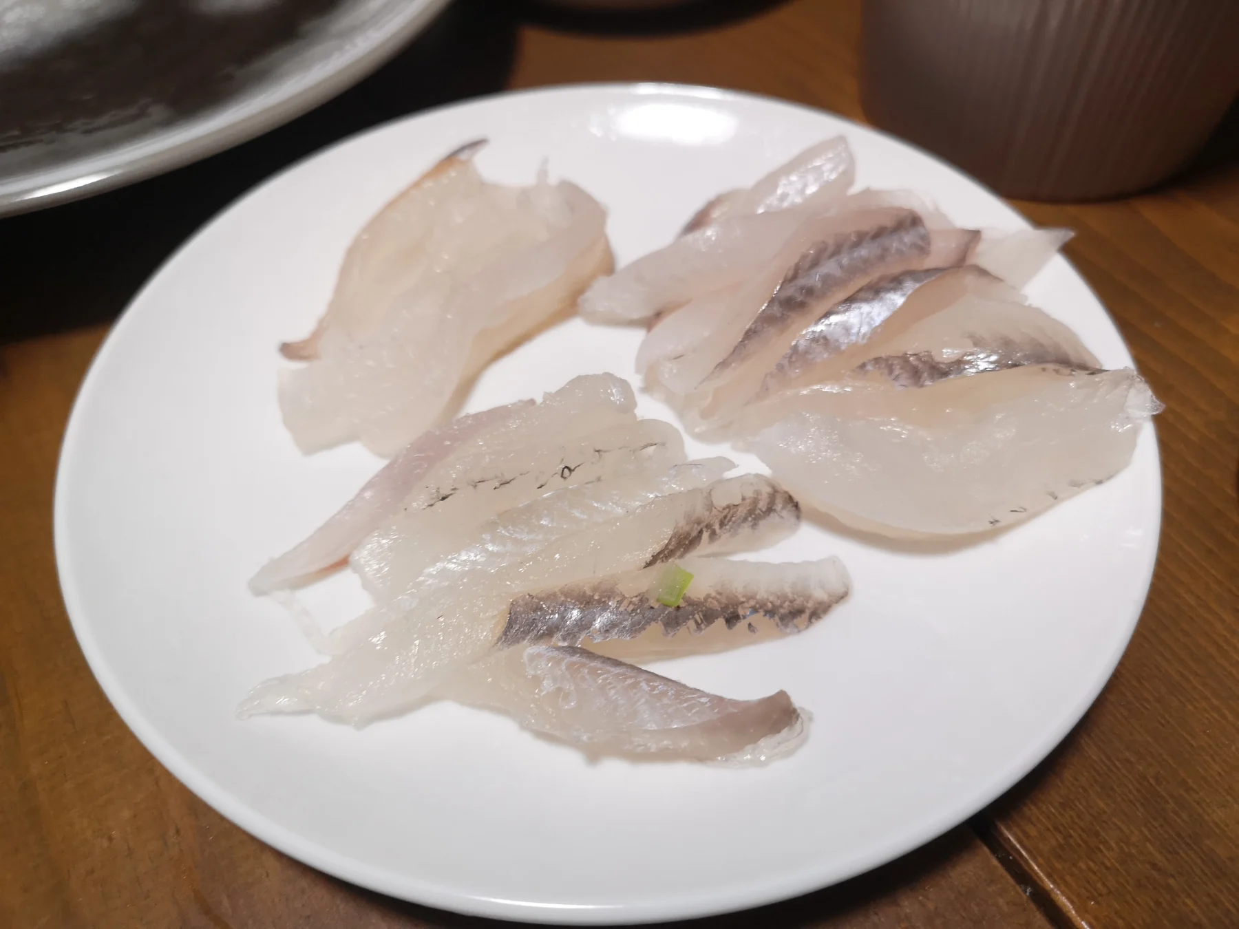 アオヤガラの刺し身